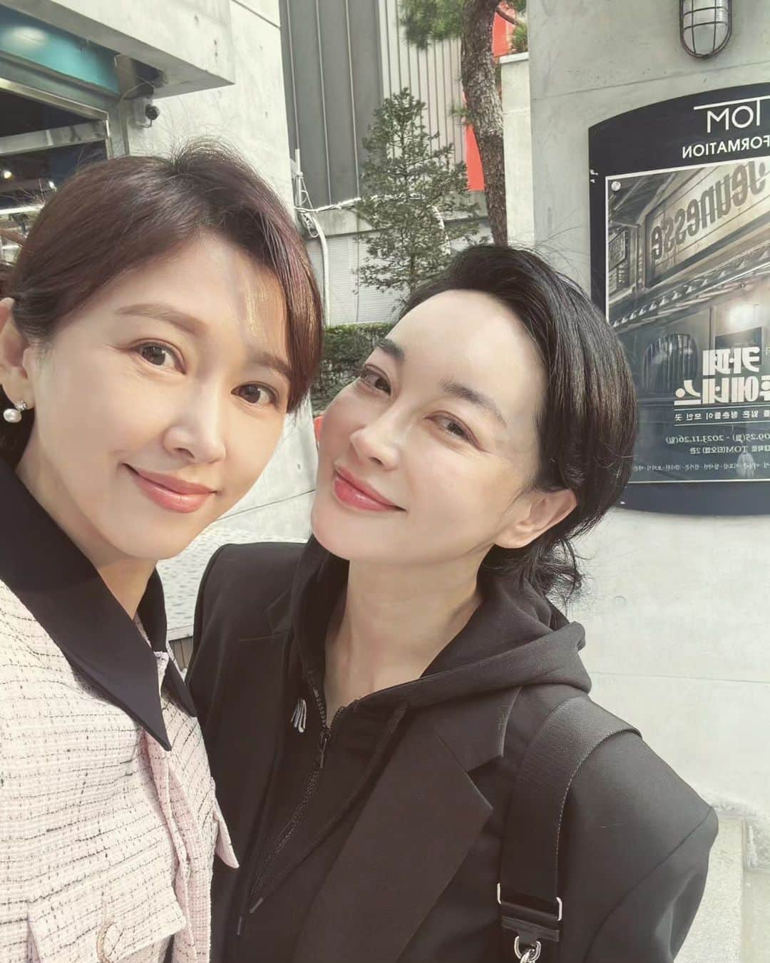 キム・ヘウンのインスタグラム：「선영이를 보면 내가 보인다. #kbs이선영아나운서 #연극데이트 #카페쥬에네스」