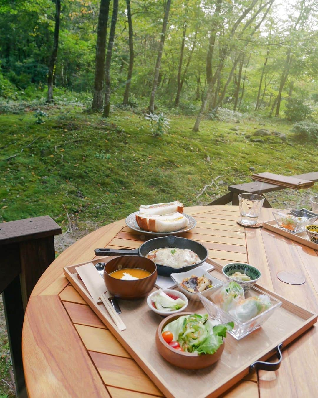 しゃらのインスタグラム：「さわやかな秋晴れの大山🍃ここは最近できたペンションのカフェで、モーニングもしとるみたい。温かいオーナーさんで楽しかった🪴@ote_suki  #大山カフェ」