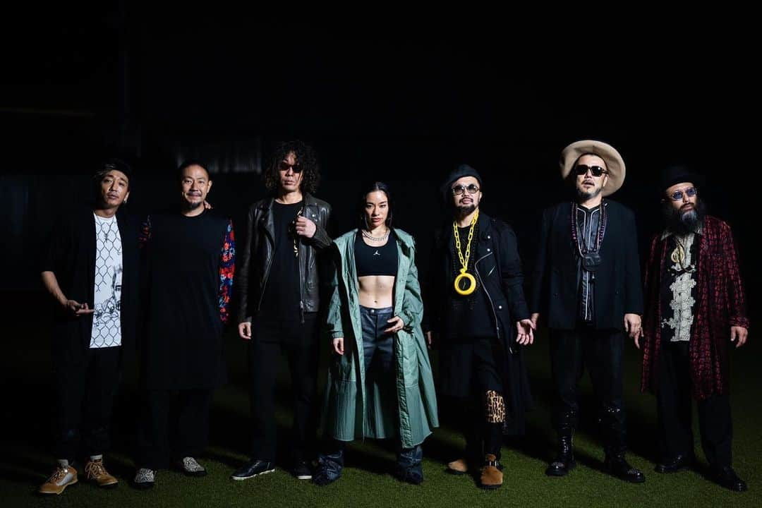 タブゾンビのインスタグラム：「LIVE AZUMA でした。 Awich ＋　SOIL&"PIMP"SESSIONS  やべーステージでしたよ。 またやりたいですね。 そう思いました！ 　　Awichかっけー。 @awich098  くぅーっ。  ソイルの夏フェス最後はそう 今週のサツマニアン オリバニアン　ヘスなのですっ！！ なんせソイルのステージのゲストはなんと！ 満島ひかりちゃんと三浦大知くんですからね。 みんな鹿児島に来てくれればいいのに！！！  　　今日のフェスのトリも[Alexandros]でしたがヤバかったですよ。ヘスのトリも[Alexandros]ですからね。 それでは鹿児島で乾杯しましょう。 　　  あの凄いドラムは @fuyumusic   あのやべーサックスは @kurixxattica   @akitagoldman  @shachosoilpimp   かっこいい写真は @george_ojisan #liveazuma  今週末はいよいよ  @satsumanian  @oliver_.land」