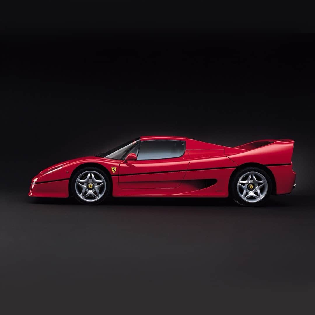 Ferrari USAさんのインスタグラム写真 - (Ferrari USAInstagram)「Created to celebrate Ferrari’s 50th anniversary, the F50 was the closest thing to a road-going Formula 1 car Ferrari had ever built. Given its uncompromising, purist approach to high performance, the F50 was devoid of power steering, power assisted braking, and ABS, but made extensive use of sophisticated composite materials, F1-style construction technology and aerodynamics.  Now on display at Hudson Yards with 14 other iconic Ferraris, as part of the #FerrariGameChangers showcase.  #Ferrari #FerrariF50」10月16日 0時37分 - ferrariusa