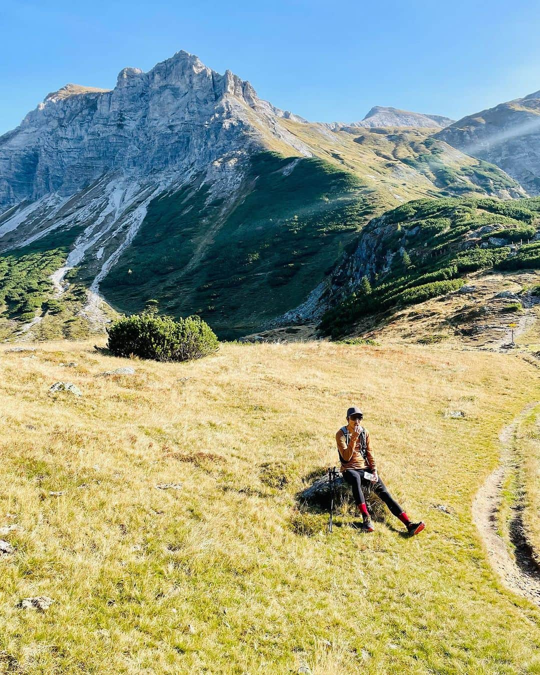 渡部善斗さんのインスタグラム写真 - (渡部善斗Instagram)「ふと考える  登山  ハイキング  トレッキング  何がどう違うのか  うどん  冷や麦  そうめん  みたいな感じで捉えていいのだろうか。  #登山  #ハイキング  #トレッキング  #mountainhardwear  #columbiamontrail  #obertauern  #うどん  #冷や麦  #そうめん」10月16日 0時46分 - wtbyst