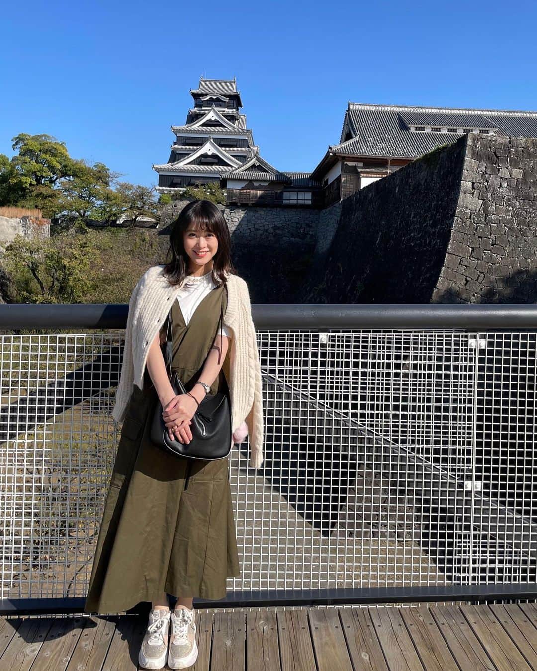 藤本真未のインスタグラム：「* 少し前の熊本では 親友たちにも会えて🫂 熊本城にも行けて🏯 熊本城復興城主にもなりました😌 * 1日も早い復興を願います。 * 実は父方の祖父は熊本出身です🐻🍉 * #熊本 #Kumamoto #熊本城」