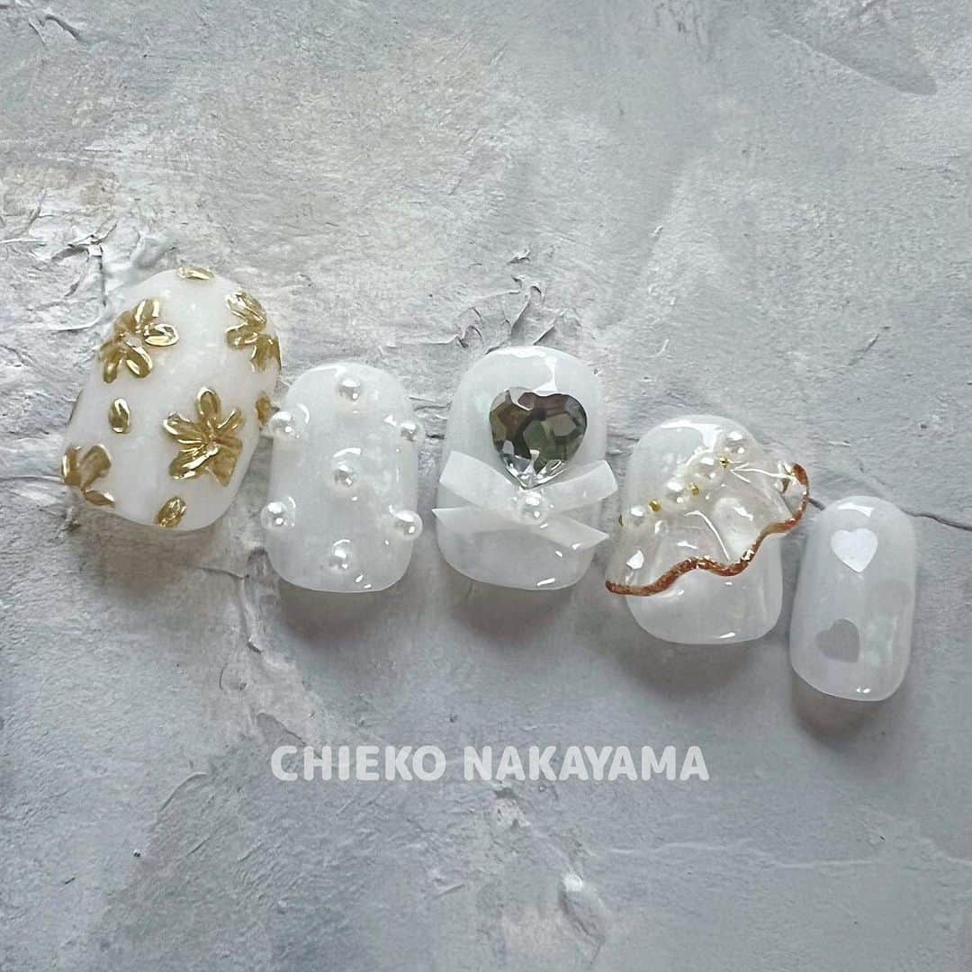 なかやまちえこのインスタグラム：「nailschool tricia.⠀ @nailschooltricia ⠀ ⠀ 10月22日 11:00-14:00⠀ 10月のジェルアートレッスンは、 秋のフレンチガーリーなネイルです🤍⠀ ⠀ 募集開始しております！⠀ 外部の方も有料にてご受講いただけます。⠀ 今月も皆様にお会いできるのを楽しみにしております❕⠀ ⠀ @pregel.jp #nail #nails #nailart #ネイル #美甲 #ネイルアート  #japanesenailart #manucure #japanesenails #manicurist #gelnails #أظافر #네일아트 #미용  #เพ้นท์เล็บ #artedeuñas #เพ้นท์เล็บเจล #ジェルネイルデザイン #ネイルデザイン #nagelkunst #フレンチガーリー #pr」