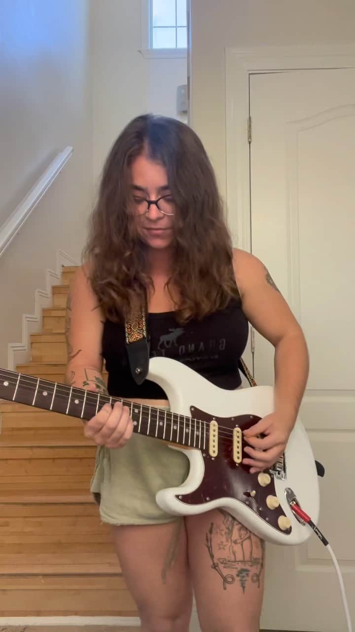 Fender Guitarのインスタグラム：「These loops by @yskaaaaaaaaaaaaaaaa sound oh-so-dreamy on her Strat. Share your videos with #FenderFeature for a chance to be featured next!」