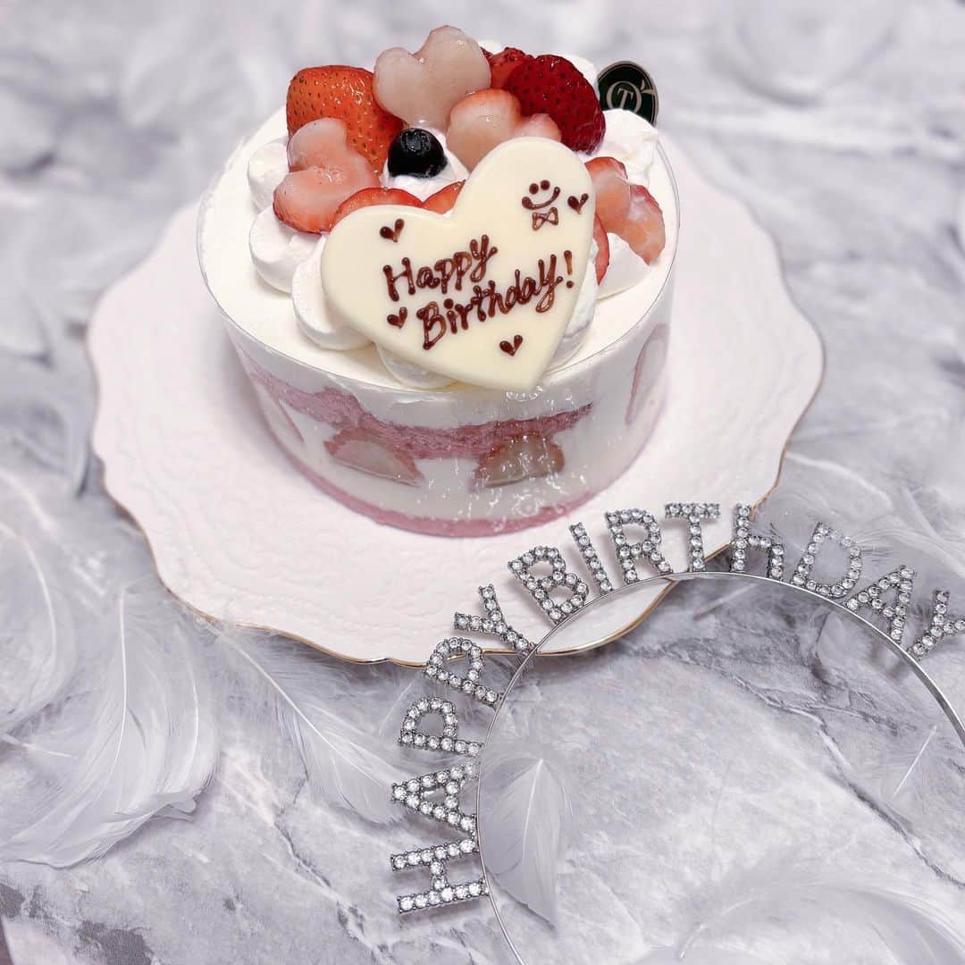 薮田こももさんのインスタグラム写真 - (薮田こももInstagram)「Birthday cake 🎂❤︎」10月16日 0時56分 - yuri_selfish