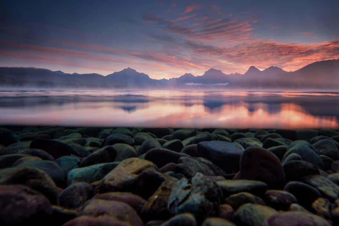 Keith Ladzinskiのインスタグラム：「Autumn, magenta hues of Glacier National Park, Montana  @natgeo @glaciernps」