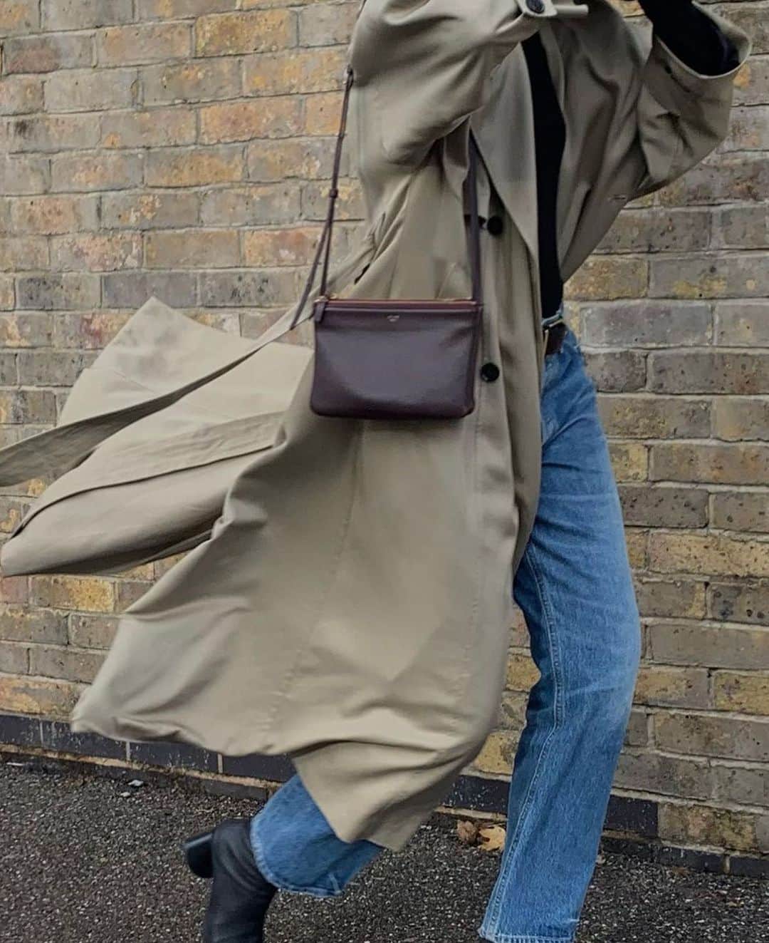 のインスタグラム：「Denim on the go.」