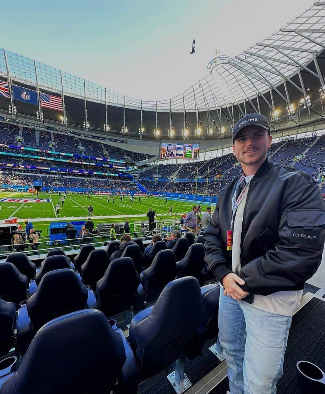 ティモ・ヴェルナーのインスタグラム：「Time for some 🏈  in London!  Thanks @nfldeutschland, great experience🫸🫷」