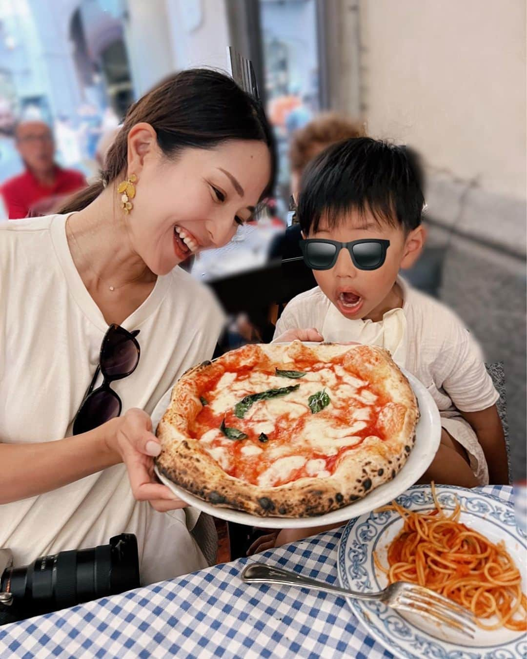 Remiのインスタグラム：「We love EATALY😋🇮🇹 食の街ナポリ🍝 マルゲリータピザ発祥のピッツェリアBrandiで絶品イタリアンを堪能🍕💕 グルメと歴史ある街散策を満喫しました🏛️  ------------ 📍#Napoli #Italy #🇮🇹 🍕 #brandinapoli  ⚓️ @norwegiancruiseline  👨‍👩‍👧‍👦 @hh.channel2023  🗓 2023.10.3-13  #ナポリ #イタリア旅行 #家族写真 #クルーズ旅  #ノルウェージャン #ヨーロッパクルーズ #地中海クルーズ #エーゲ海クルーズ #子連れクルーズ #子連れ旅行 #norwegiancruiseline #norwegianbreakaway #cruise #cruiselife #familycruise #remi_world2023」