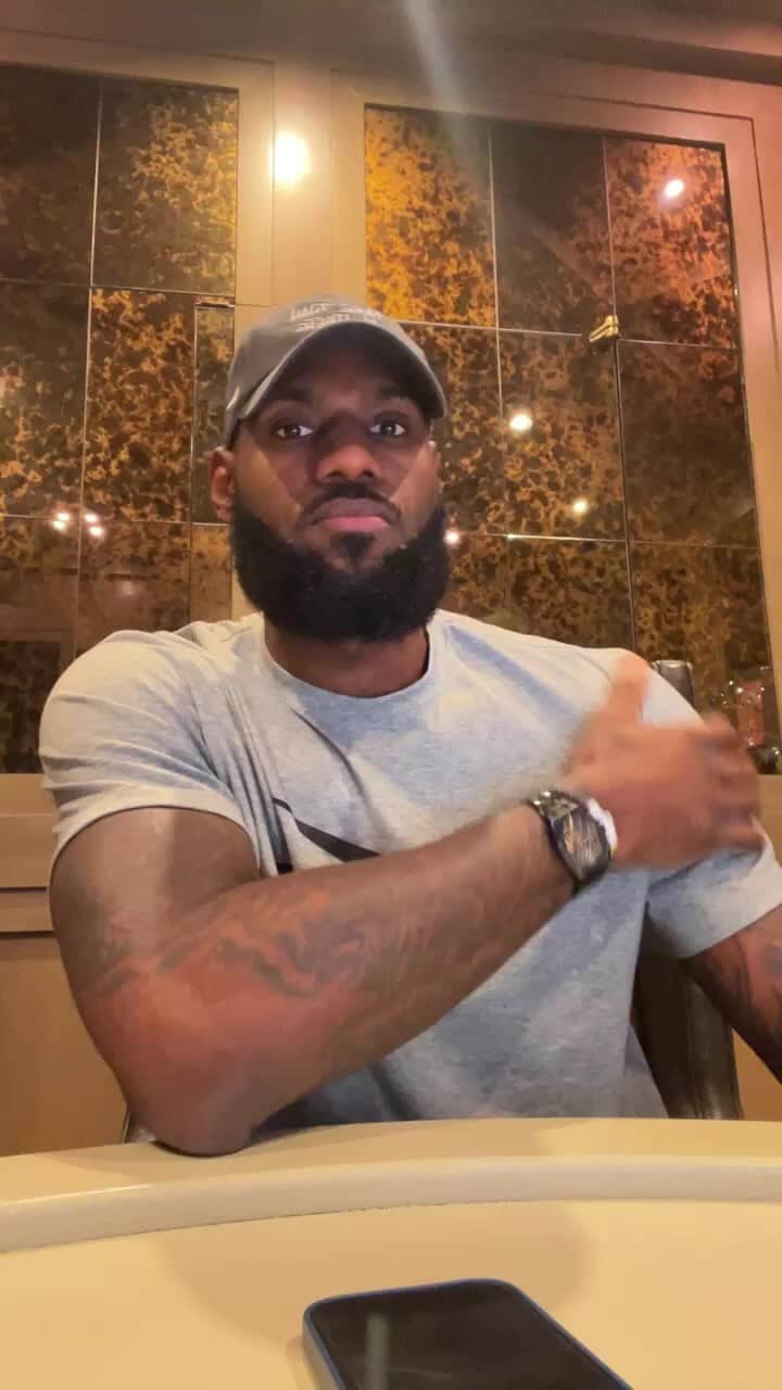 のインスタグラム：「Happy Sunday beautiful people!!! My @nfl Week 6 picks are in! Enjoy my friends! Let’s Gooooooooooo🗣️🗣️🗣️🗣️🗣️🗣️!!!! #footballjunkie🏈」