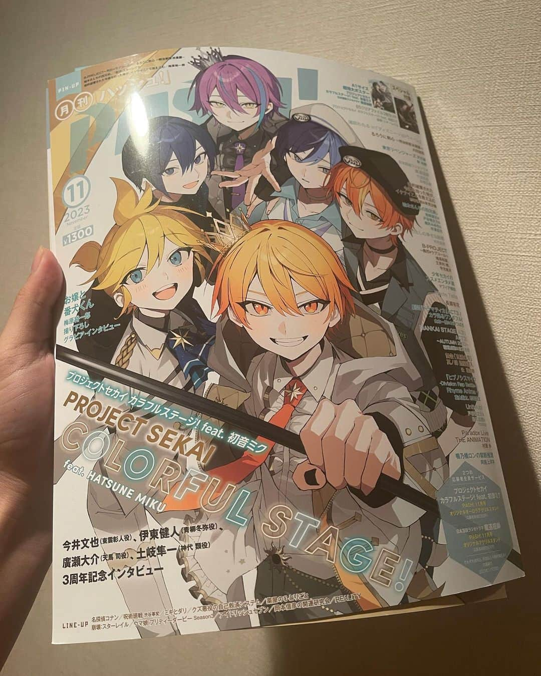 世界のインスタグラム：「PASH! 是非お手に✨ 今回はゲストに @mafia_kajita さんです！！ 濃い良いトークです🙏 #PASH #連載」