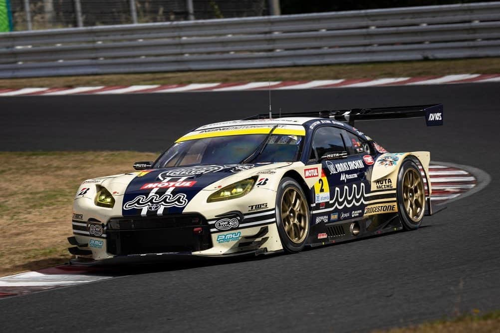 瀬谷ひかるさんのインスタグラム写真 - (瀬谷ひかるInstagram)「SUPERGT Rd.7 AUTOPOLIS  2号車muta Racing INGINGはポールポジションからのスタート、 熾烈なトップ争いの末に2番手でチェッカーを受けました🏁  450kmという長い長いレース。 あと一歩が見えていただけに本当に悔しくて、 けれどただ見守ることしか出来ない歯痒さで、 心臓がちぎれそうな思いでした。  けれど、昨日の公式練習と予選Q1Q2、 今日のウォームアップ走行と決勝2周目でのファステストラップ！ 今戦の2号車の速さはきっと沢山の方に届いたと信じています✊  泣いても笑っても次戦が最後です！ 最後の最後まで引き続き2号車の応援よろしくお願いします❤️‍🔥  寒かったので皆様どうかご自愛ください😌 最終戦もてぎでまたお会いしましょう！ 沢山の応援ありがとうございました！  #supergt #muta #mutaracing #mutaracingfairies #gr86 #gr86gt #ingingmotorsport #bridgestone #motorsport  #racequeen #model #japanesegirl #portrait #camera #スーパーgt #モータースポーツ #オートポリス #レースクイーン」10月16日 2時05分 - seyasy__h