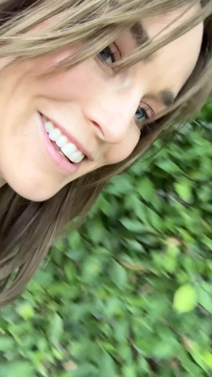 ケイティ・ロッツのインスタグラム：「New hair who dis? 🙃 What do you think??」