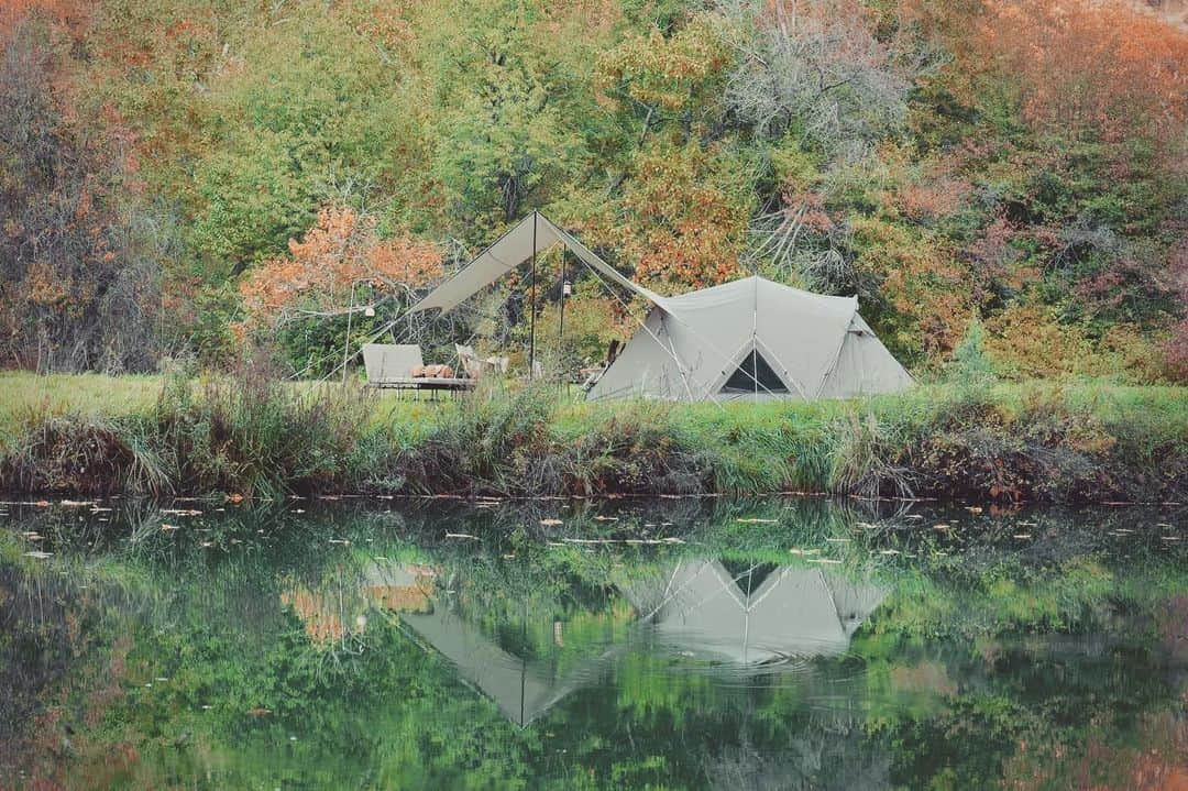 Snow Peak USAさんのインスタグラム写真 - (Snow Peak USAInstagram)「A serene autumn campsite featuring the Land Nest Tent & Tarp Set, captured by @rtmadani.   Tag @snowpeakusa to be featured!  #snowpeakusa #landnest #fallcamping #campsite #campinggear #campingtent」10月16日 2時01分 - snowpeakusa