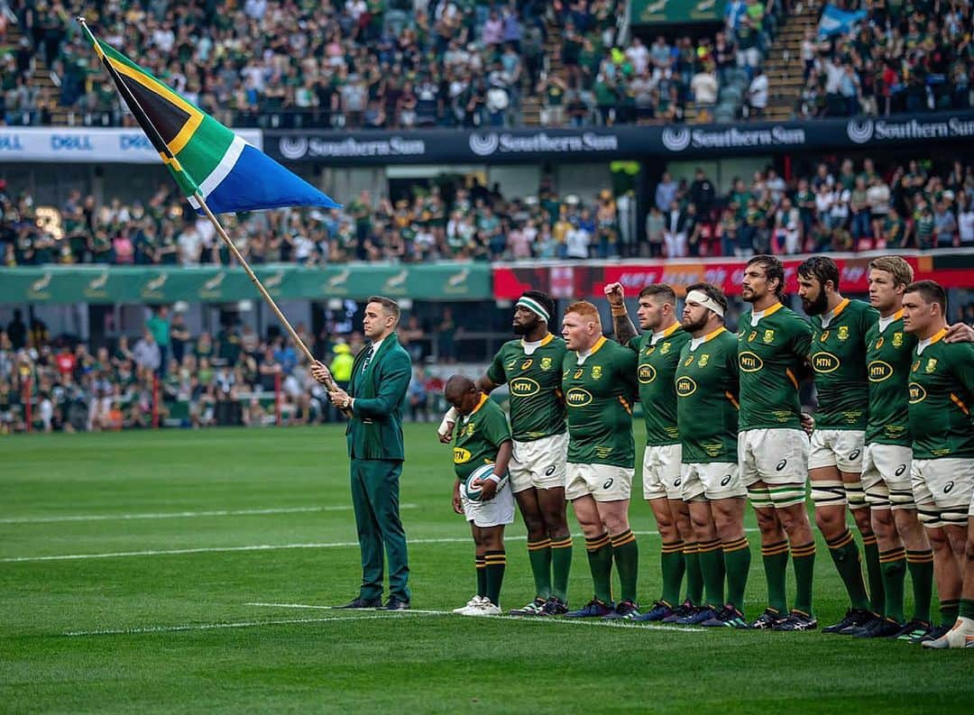 チャド・ルクロさんのインスタグラム写真 - (チャド・ルクロInstagram)「Go Bokke!! 🇿🇦 One of the proudest days for me, last year walking out with @bokrugby 🙏 #bokke」10月16日 2時16分 - chadleclos92