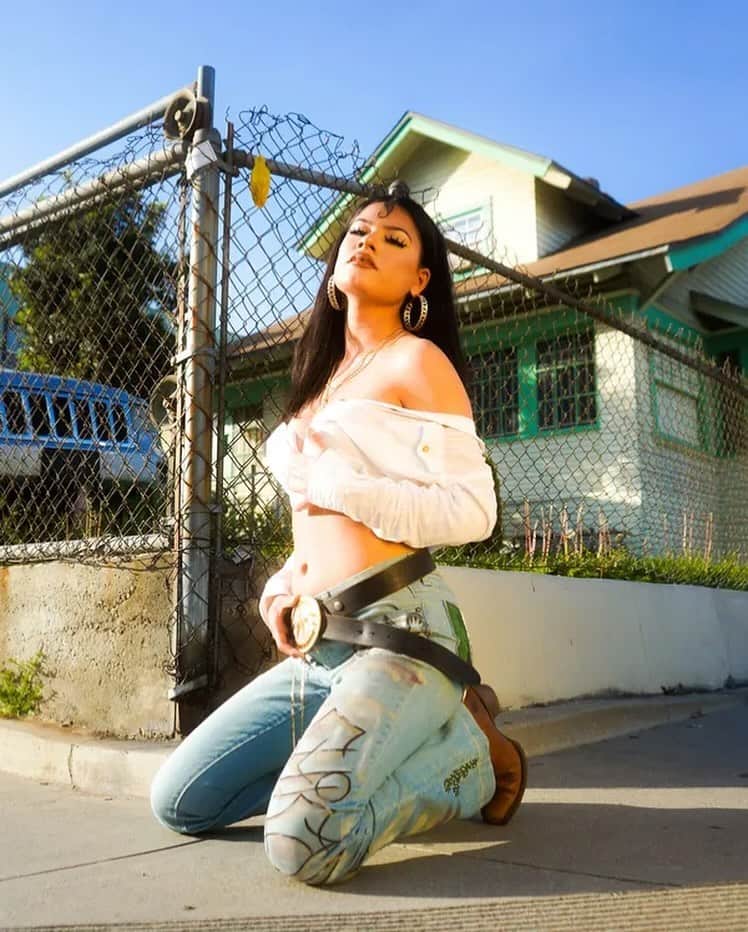 Levi’sのインスタグラム：「Las Memorias Que Marcaron Mi Corazón by @dlambaren_20  “I represent myself and my chicano community and all our people! The jeans were given to me by my mom which means she wore them before me. I draw on it to show the symbols that are important for me, it brought me back to when I drew on the park’s grounds.”  To honor 150 years of the 501, we partnered with @PhotoVogue and @Voguemagazine on “Your 501 Story.” This digital exhibition features a selection of 150 captivating and thought-provoking photographs that showcase the essence of the 501 jean as a canvas for personal expression.   Discover the full exhibition at the link in bio, and stay tuned for more personal stories from across the globe.」