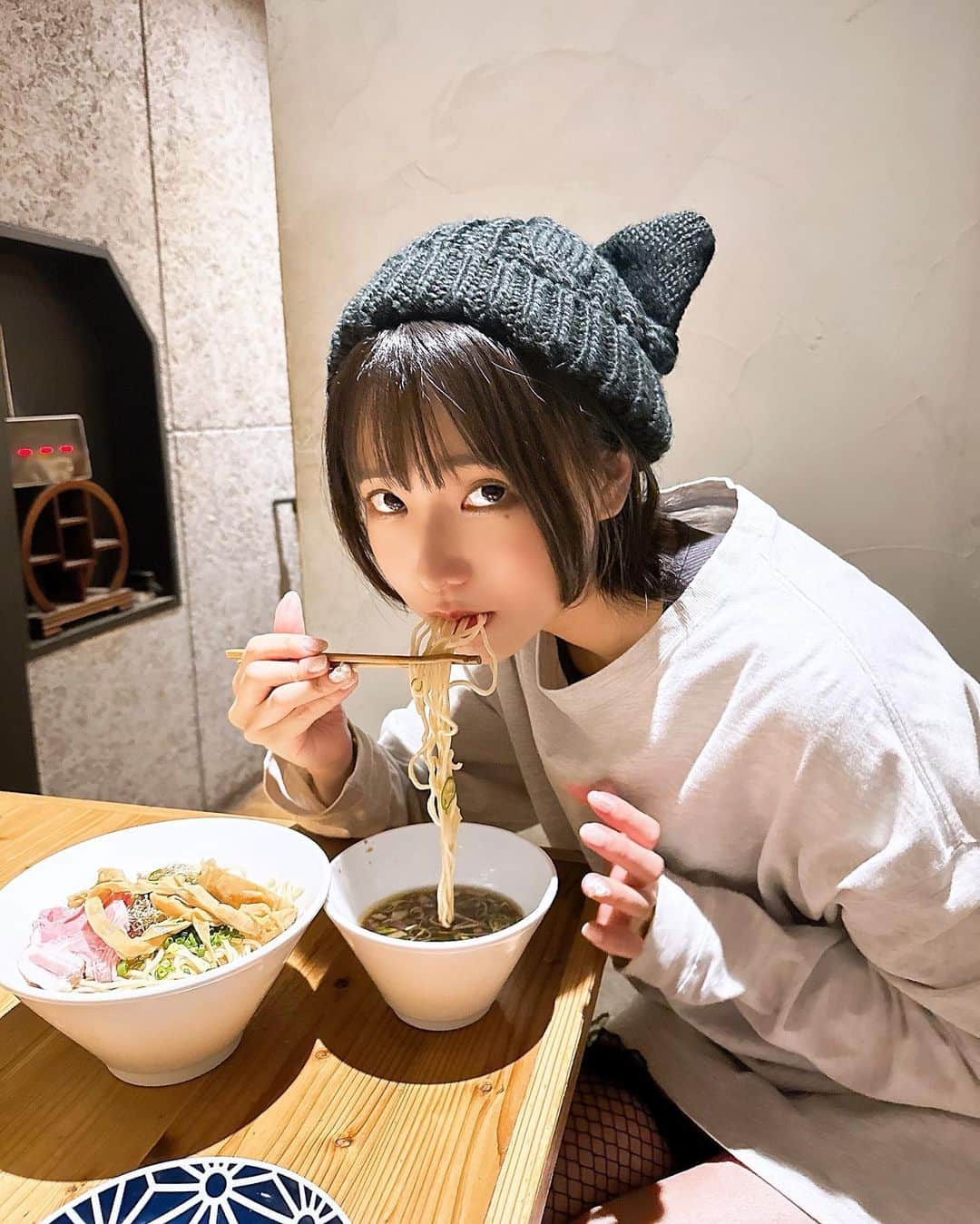 のインスタグラム：「これはお渡し会最終日のうちあげ 皆様お忙しい中会いにいらして下さり本当に有難う御座いました 私こんなに愛されているんだなって思いました。  😢」