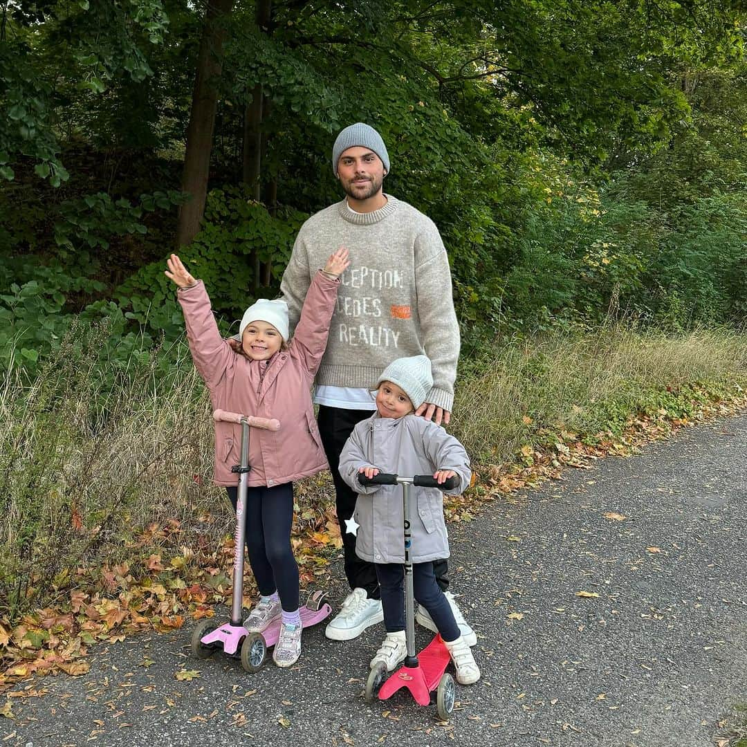 ケヴィン・フォラントのインスタグラム：「👨‍👧‍👧 ❤️」