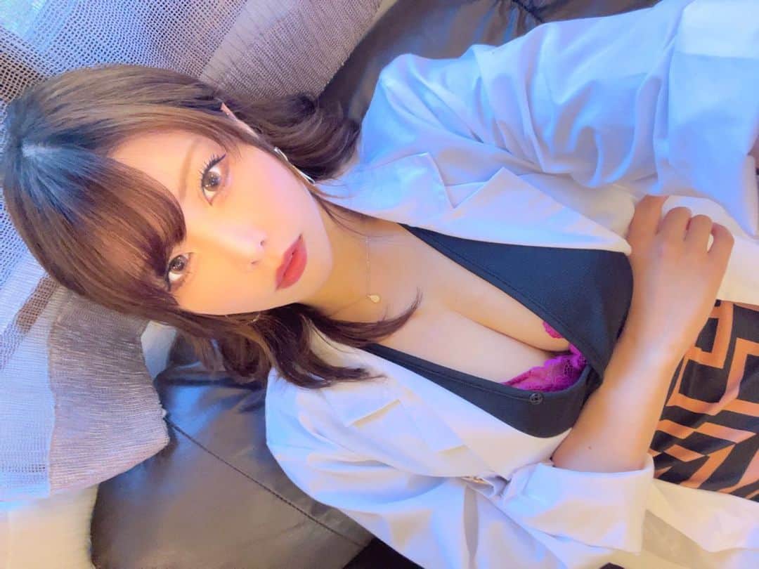 新村あかりのインスタグラム：「🌹」