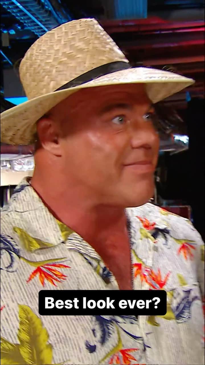 WWEのインスタグラム：「@therealkurtangle had quite the look 5 years ago today! 🤩」