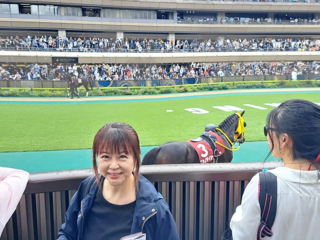 宇月田麻裕さんのインスタグラム写真 - (宇月田麻裕Instagram)「10/15 #東京競馬場　#東京ハイジャンプ　#秋華賞　やはり生はいい。感動します！ #ゴールドシップ産駒　#マイネルグロン　おめでとう。 まだ5歳なので、これからも楽しみ♪　　 秋華賞の　#リバティアイランド　は怪物だー。やはり群を抜いて強い！　来年は海外進出。楽しみ♪ いつも一緒に行ってくれる友人に感謝💕」10月16日 3時06分 - mahiro_utsukita