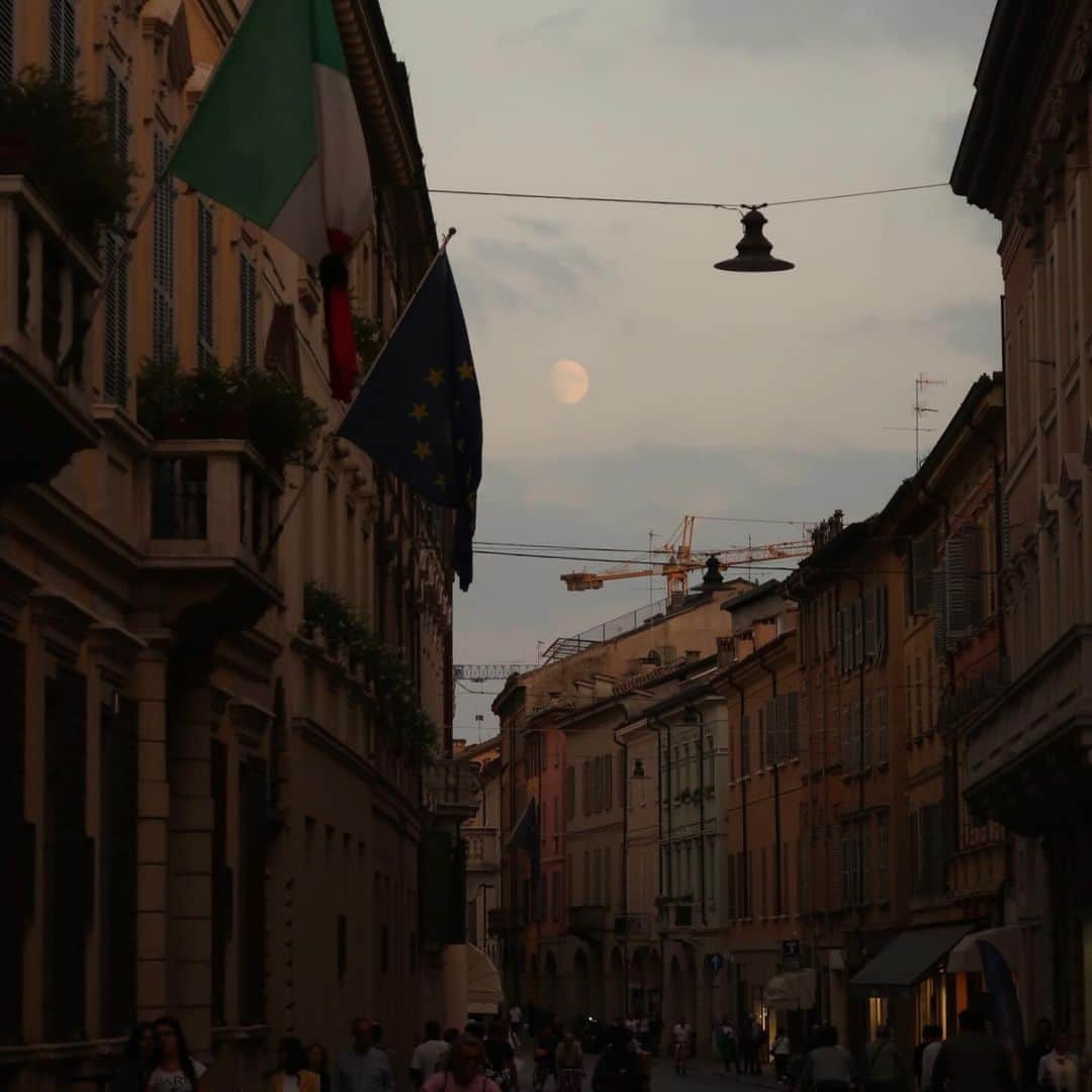 ラウラ・デ・ウィットさんのインスタグラム写真 - (ラウラ・デ・ウィットInstagram)「I promise, this is the last post about Italy (for a while) 👀 But here is our Toscany roadtrip summary 🚗 - Buochs (SUI)  - Vezanno  - Reggio Emilia (!) - Parma  - Florence  - Siena  - San Gimignano  - Volterra (!) - Lucca (!) - La Spezia   Loved it all 🇮🇹 Now back to the track content tho 🤌🏼」10月16日 3時22分 - lauradewitte