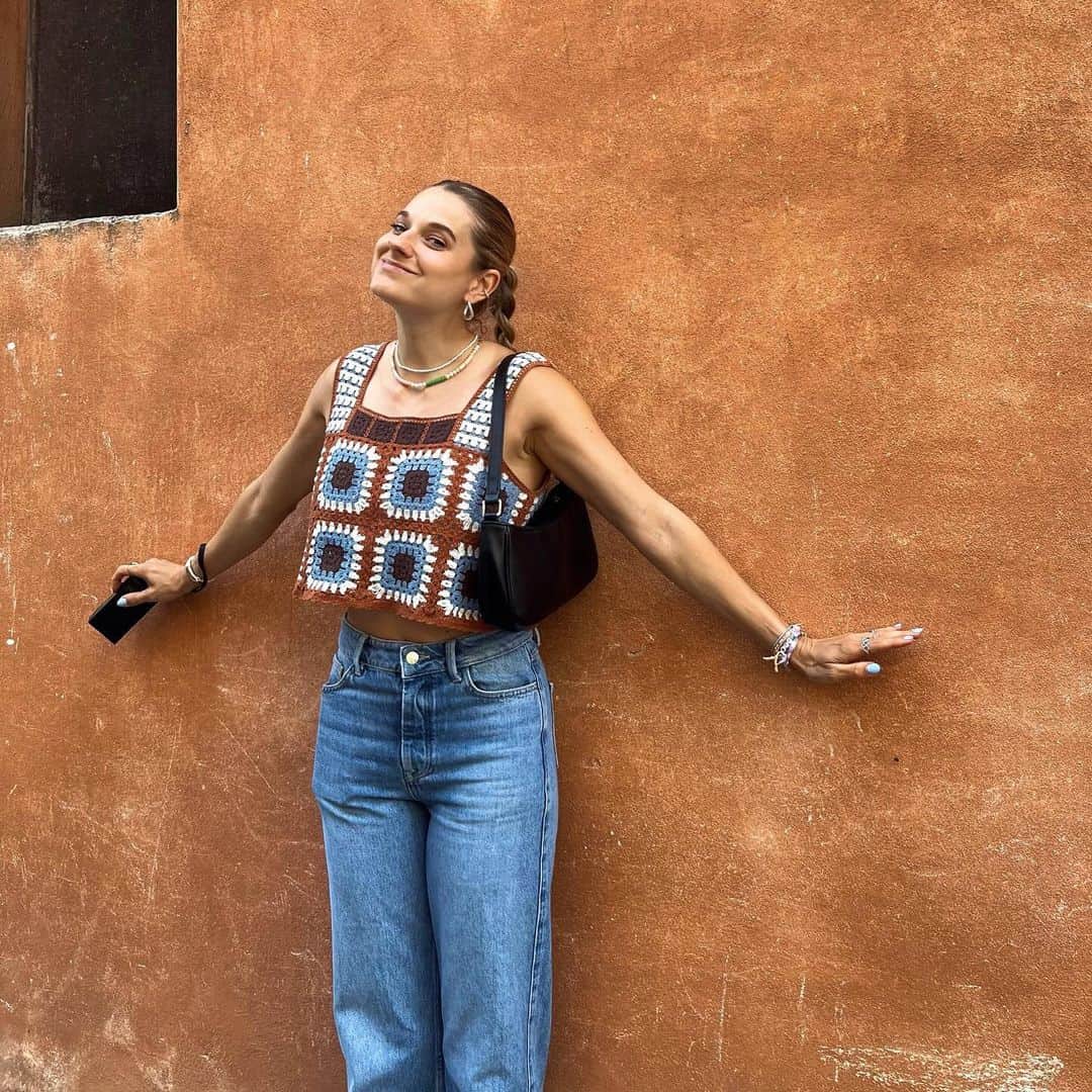 ラウラ・デ・ウィットのインスタグラム：「I promise, this is the last post about Italy (for a while) 👀 But here is our Toscany roadtrip summary 🚗 - Buochs (SUI)  - Vezanno  - Reggio Emilia (!) - Parma  - Florence  - Siena  - San Gimignano  - Volterra (!) - Lucca (!) - La Spezia   Loved it all 🇮🇹 Now back to the track content tho 🤌🏼」