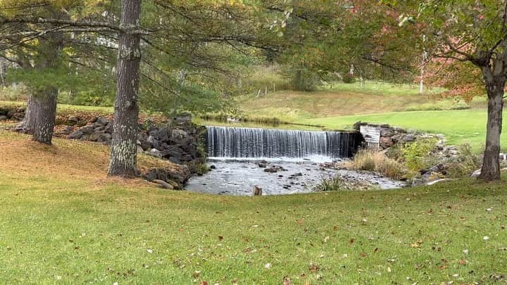 アレック・ボールドウィンのインスタグラム：「20 seconds of Vermont…」