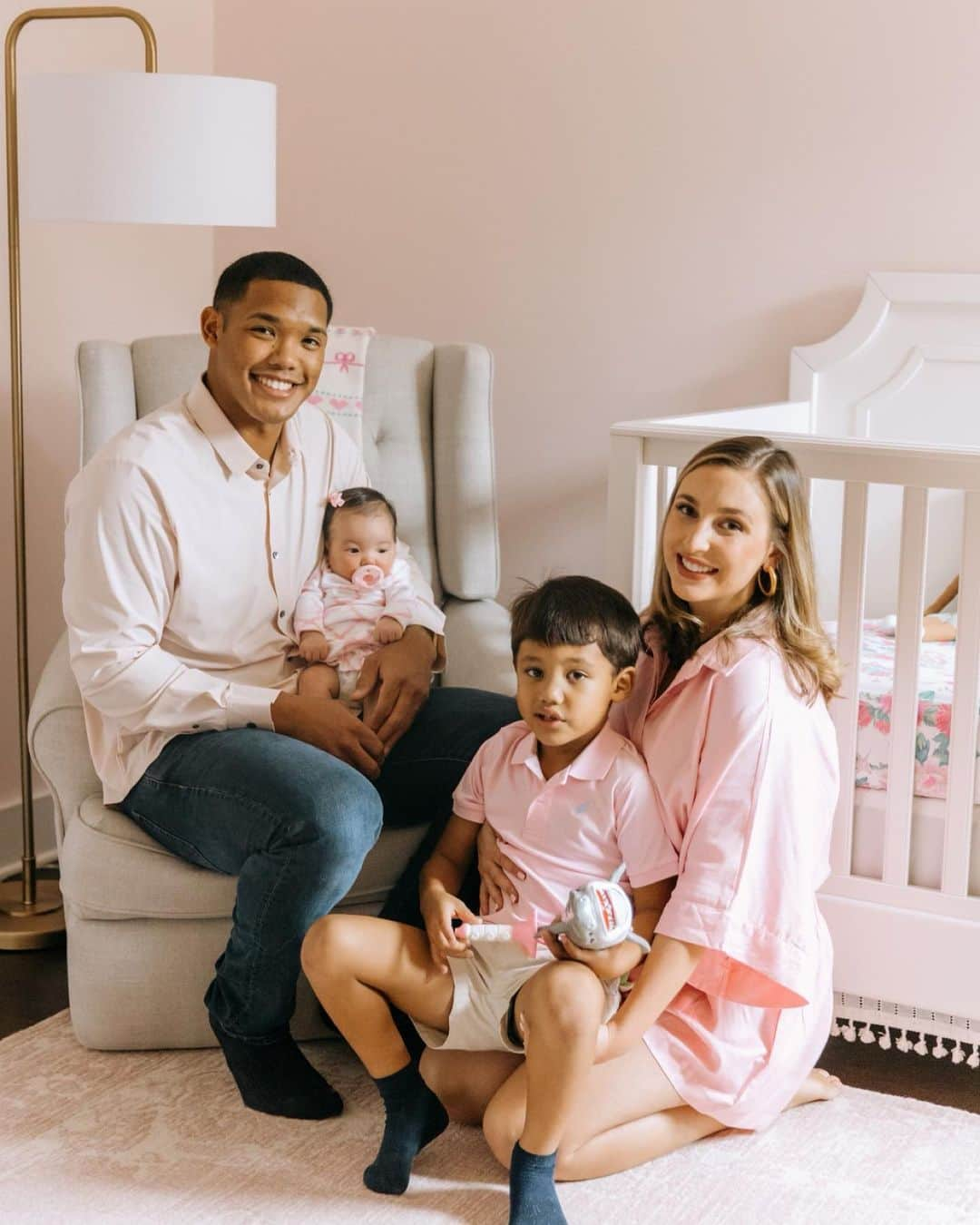 アディソン・ラッセルのインスタグラム：「Our family got a whole lot sweeter and pinker!! Welcome home, Roma Rose!   Photos by the talented @sarahcolemanphoto」