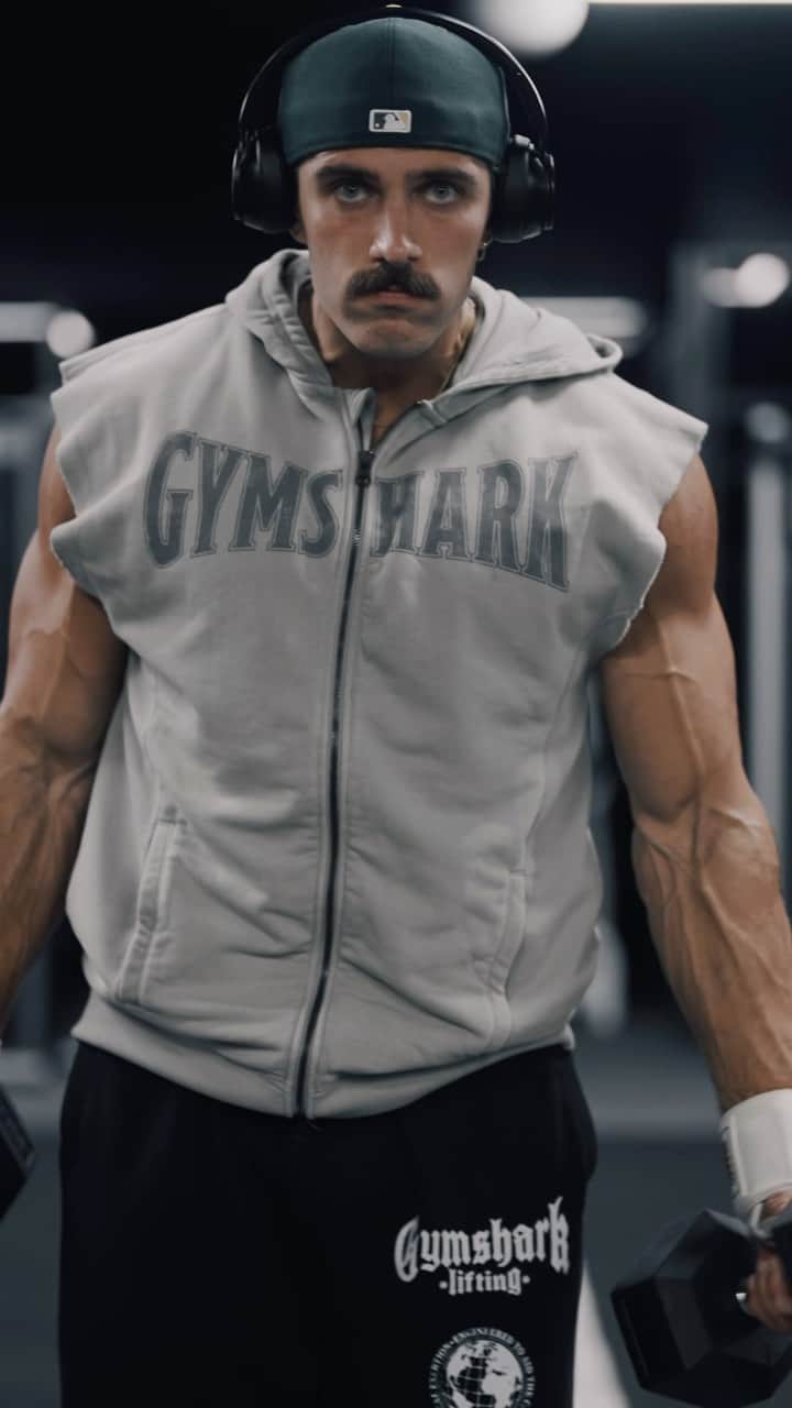 Steven Kellyのインスタグラム：「So pumped that I’m now working with @gymshark ! This has been a dream of mine since 18 and none of this would be possible without the love and support from all of you. Use code “SKELLY” and make sure to tag me in all your posts rocking your gymshark gear. Let’s keep pushing forward together team 💪🏼💪🏼 mad love!」