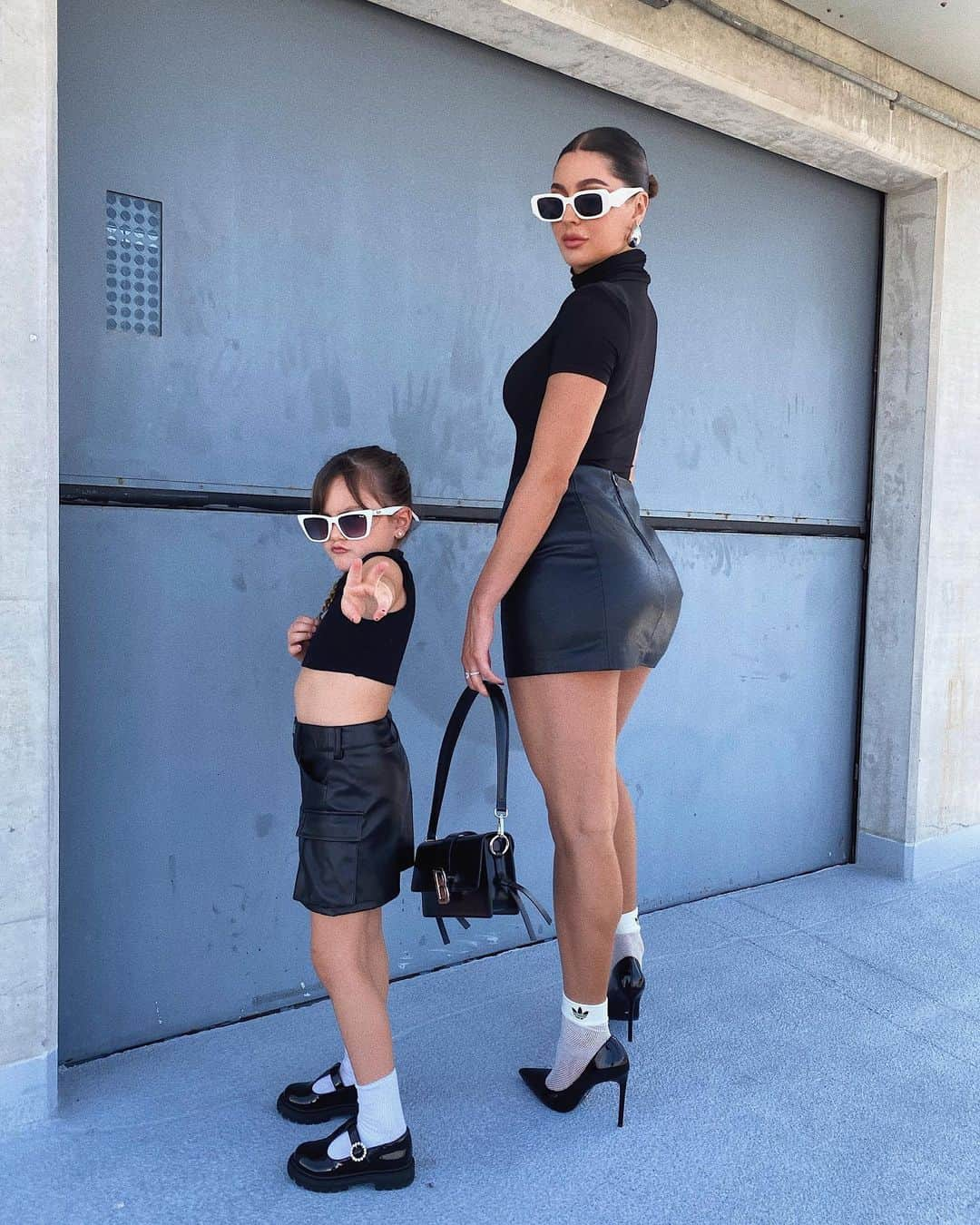 ホープ・ハワードのインスタグラム：「Can’t go wrong with black & white🖤🤍 @NovaKids by @FashionNova」