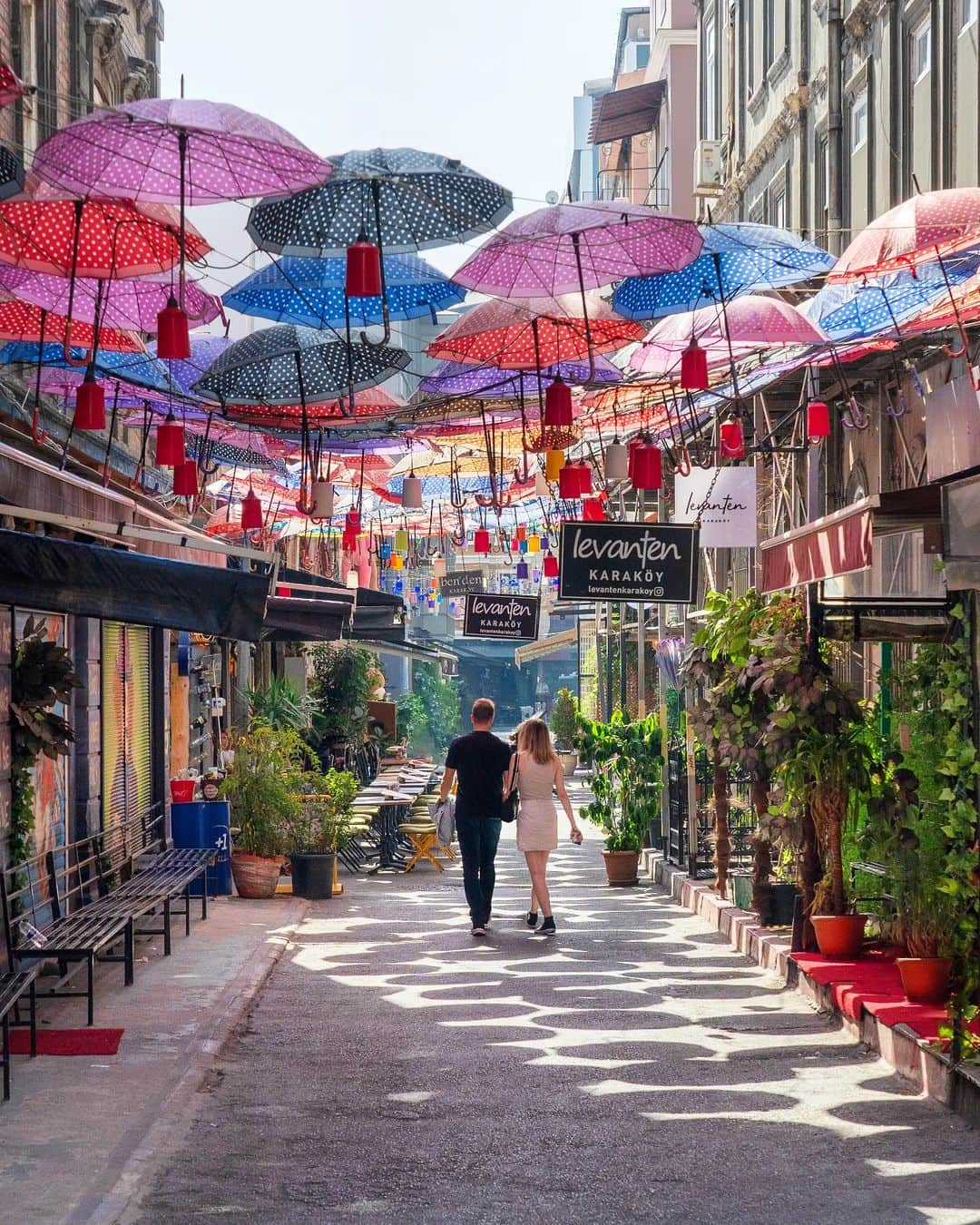 Rich McCorさんのインスタグラム写真 - (Rich McCorInstagram)「ad| A few highlights from my time in Istanbul exploring for @radissoncollection’s Art Series:  Wandering around the Obelisk of Theodosius and nearby Sultan Ahmet Park.  Photographing the colourful umbrellas overhanging Hoca Tahsin Street.  Exploring the streets around Galata Tower.  Sunset at the Blue Mosque.  Evenings in Vadistanbul, a modern part of the city offering something completely different to the Old Town.  #ArtSeries #RadissonCollection」10月16日 4時31分 - paperboyo