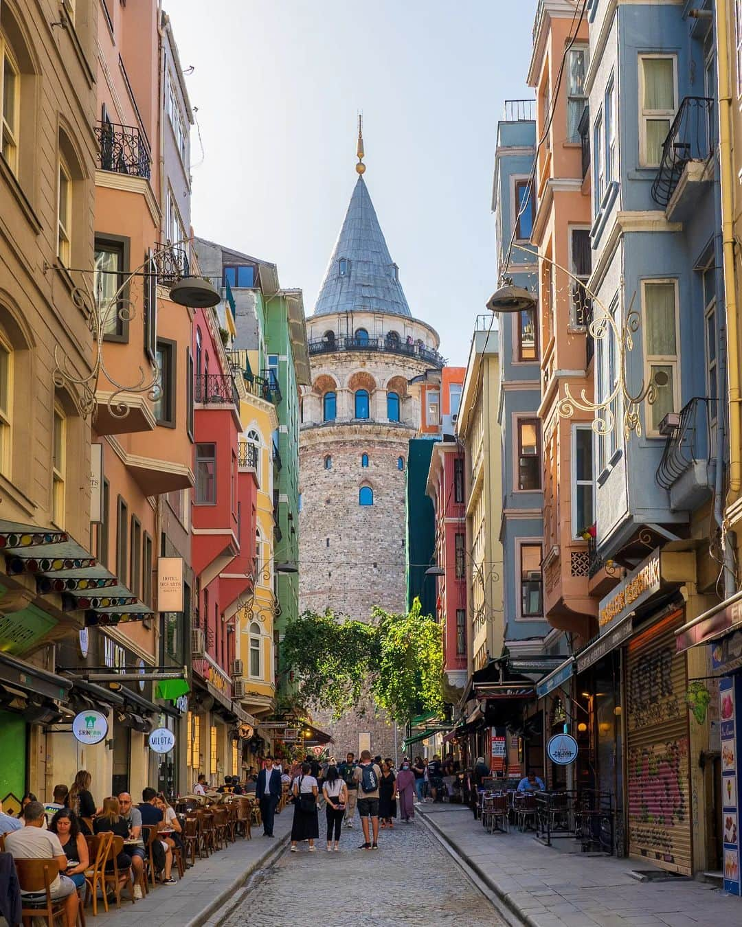 Rich McCorさんのインスタグラム写真 - (Rich McCorInstagram)「ad| A few highlights from my time in Istanbul exploring for @radissoncollection’s Art Series:  Wandering around the Obelisk of Theodosius and nearby Sultan Ahmet Park.  Photographing the colourful umbrellas overhanging Hoca Tahsin Street.  Exploring the streets around Galata Tower.  Sunset at the Blue Mosque.  Evenings in Vadistanbul, a modern part of the city offering something completely different to the Old Town.  #ArtSeries #RadissonCollection」10月16日 4時31分 - paperboyo