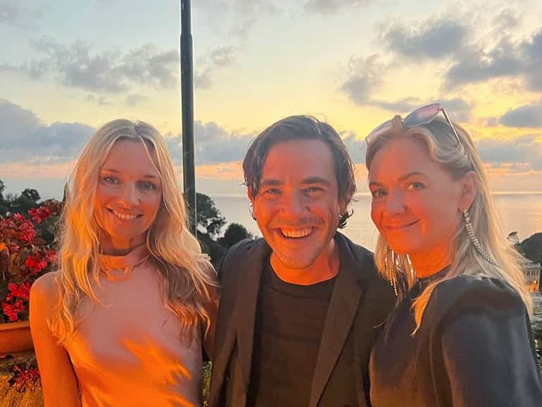 ナタリー・インブルーリアさんのインスタグラム写真 - (ナタリー・インブルーリアInstagram)「Magical few days in Portofino celebrating my dear friend  @jacksavoretti Birthday!!! What a fab bunch of people ❤️ and Portofino is my new favourite place. Missing you all… and the sun and the sea… and the pasta!! 🍝 💙☀️🌊🐬⚓️」10月16日 5時08分 - natalie_imbruglia