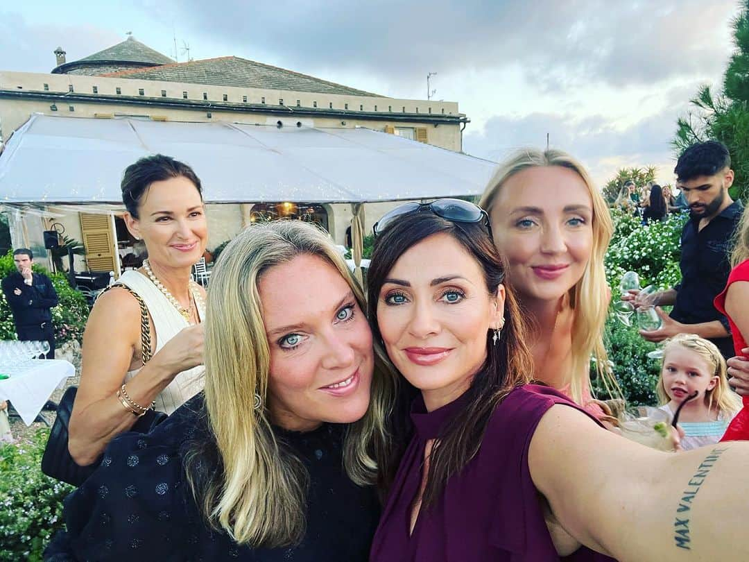 ナタリー・インブルーリアさんのインスタグラム写真 - (ナタリー・インブルーリアInstagram)「Magical few days in Portofino celebrating my dear friend  @jacksavoretti Birthday!!! What a fab bunch of people ❤️ and Portofino is my new favourite place. Missing you all… and the sun and the sea… and the pasta!! 🍝 💙☀️🌊🐬⚓️」10月16日 5時08分 - natalie_imbruglia