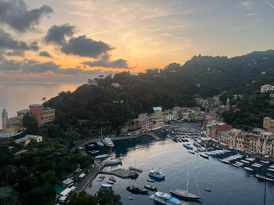 ナタリー・インブルーリアさんのインスタグラム写真 - (ナタリー・インブルーリアInstagram)「Magical few days in Portofino celebrating my dear friend  @jacksavoretti Birthday!!! What a fab bunch of people ❤️ and Portofino is my new favourite place. Missing you all… and the sun and the sea… and the pasta!! 🍝 💙☀️🌊🐬⚓️」10月16日 5時08分 - natalie_imbruglia