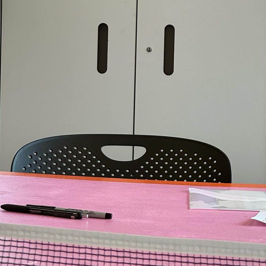 Jason G. Sturgillのインスタグラム：「Today is a break day from @jomo_goodlife #jomotober23 so I thought I’d post this happy fella I ran into at @psugd the other day. #pareidolia」
