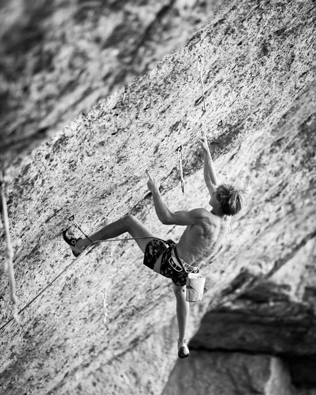 アレックス・メゴスのインスタグラム：「Margalef! Back again to one of my favorite places!  Did a quick second go ascent of "Widowmaker" (9a) on the first day of the trip and also checked out a project.  Regarding the grade of Widowmaker, I thought it is definitely lower end 9a. There are harder ones here for sure 😅. Nonetheless I'm happy to have kept it together, despite the heat. Thanks @urimaraver for the lovely day outside 🙏🏼.   @patagonia_climb @petzl_official @tenayaclimbing @frictionlabs @physivantage @fazabrushes @tempehmanufaktur @cacaocrudo #stylefirst #carrotsforpower  Pic: @javipec (from a previous trip to Margalef)」