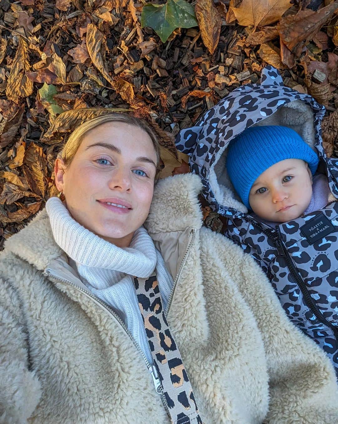 Ashley Jamesさんのインスタグラム写真 - (Ashley JamesInstagram)「Today we wrapped up warm and went to spend the day in our favourite park. ❄️❤️🍂  I'd forgotten how painful my n1pples get in the cold whilst pregnant/ Breastfeeding. I'm going to have to get some pocket warmers or something because everything was perfect apart from that. Does anyone have any tips? I'm not looking forward to a winter of soreness!  The highlight of our day was Alf doing his first poop in the potty. 💩 I'll spare you the photo (I'm sure Alf wouldn't appreciate that one) but it was a very proud moment. We haven't really started potty training but we have a potty in the playroom. We had his nappy off and I saw him about to go so popped him on the potty. We made such a fuss of him and he was so proud of himself high fiving us! Maybe it will be the first of many! Never did I think I'd get so excited about poop!   I hope you all had a good weekend. Well, I think the word good is a strange one to use with everything going on in the world at the moment. I hope you're all doing ok.  Sending lots of love to everyone. ❤️🫶✨」10月16日 5時49分 - ashleylouisejames