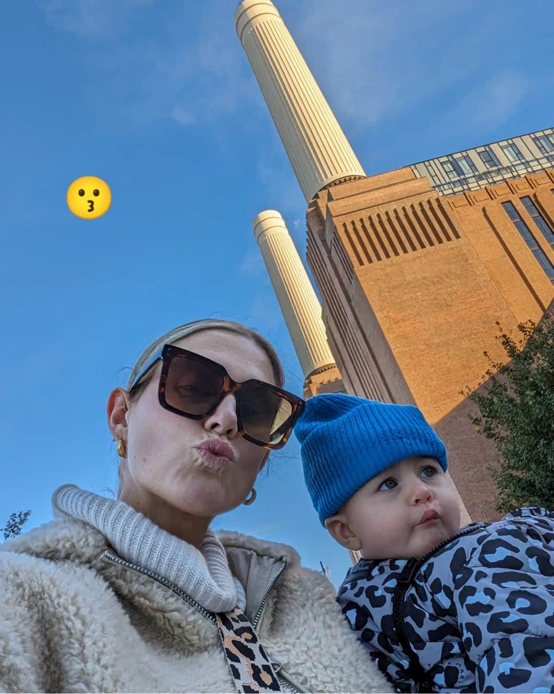 Ashley Jamesさんのインスタグラム写真 - (Ashley JamesInstagram)「Today we wrapped up warm and went to spend the day in our favourite park. ❄️❤️🍂  I'd forgotten how painful my n1pples get in the cold whilst pregnant/ Breastfeeding. I'm going to have to get some pocket warmers or something because everything was perfect apart from that. Does anyone have any tips? I'm not looking forward to a winter of soreness!  The highlight of our day was Alf doing his first poop in the potty. 💩 I'll spare you the photo (I'm sure Alf wouldn't appreciate that one) but it was a very proud moment. We haven't really started potty training but we have a potty in the playroom. We had his nappy off and I saw him about to go so popped him on the potty. We made such a fuss of him and he was so proud of himself high fiving us! Maybe it will be the first of many! Never did I think I'd get so excited about poop!   I hope you all had a good weekend. Well, I think the word good is a strange one to use with everything going on in the world at the moment. I hope you're all doing ok.  Sending lots of love to everyone. ❤️🫶✨」10月16日 5時49分 - ashleylouisejames