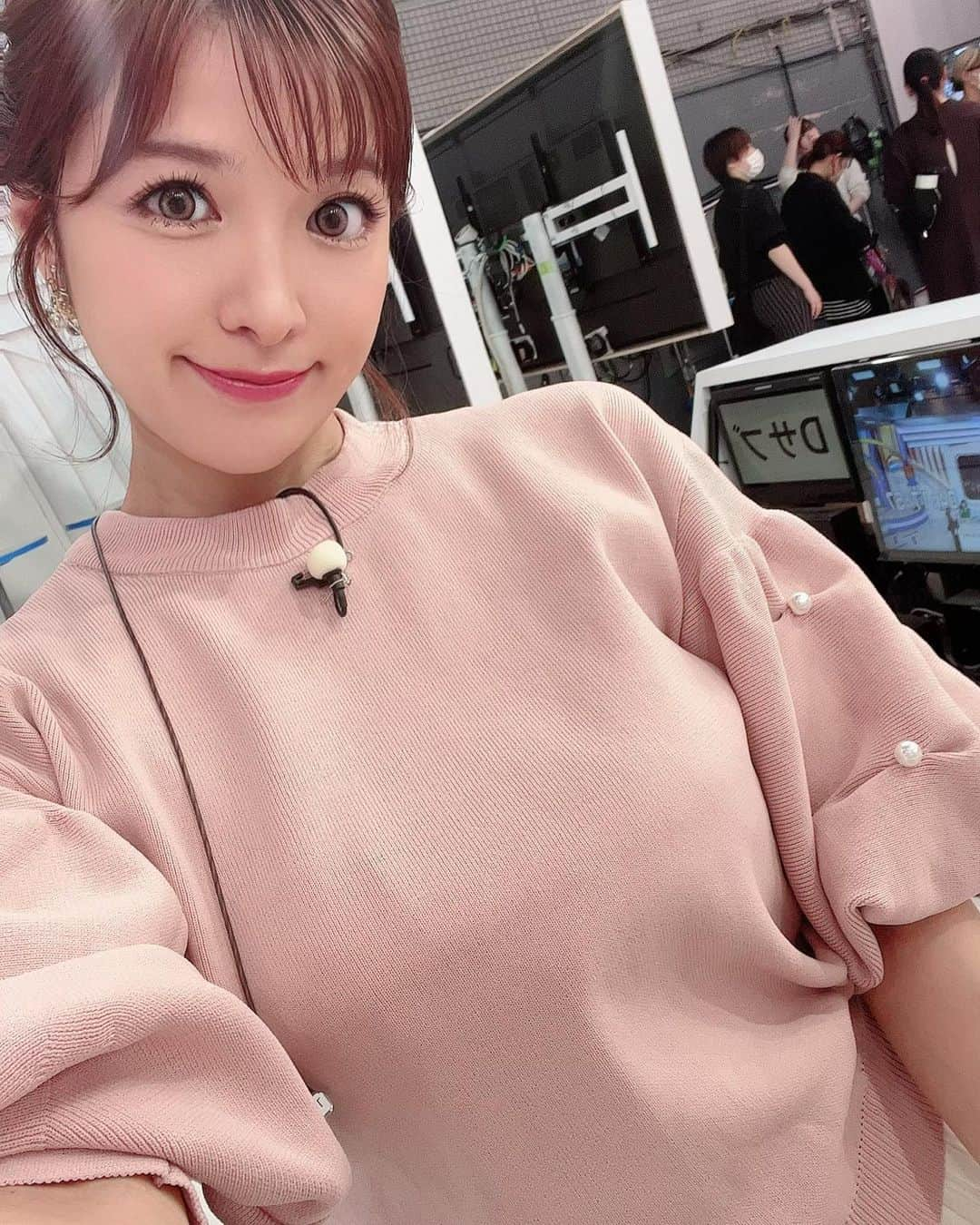 高木里代子さんのインスタグラム写真 - (高木里代子Instagram)「おはようございます💓 　 今朝のお目覚めいかがですか？？ TBS「THE TIME,」出演してます🥹  今日はガーリーなスタイルだったので 髪の毛アップ💓  4時台はサザンオールスターズ 「東京VICTORY」でした🎹 こちらはリハ動画です♡  この後は7:50分過ぎにまた ピアノ弾くよ〜見てね🤗💓  今朝の衣装👗✨  トップス @jines_official  スカート @jines_official  イヤリング @threefourtime_official  さて、そんな今日は第三月曜日❣️ 夜は20時から渋谷クロスFM生放送です！ また夕方にお知らせしますね😋✨  #thetime_tbs #tbs #thetime  #高木里代子 #riyokotakagi  #ピアノ #ピアニスト  #ジャズ #ジャズピアノ #ジャズピアニスト #piano #pianist #jazz #jazzpiano #jazzpianist #youtuber #サザンオールスターズ #サザン #東京victory」10月16日 6時04分 - riyokotakagi