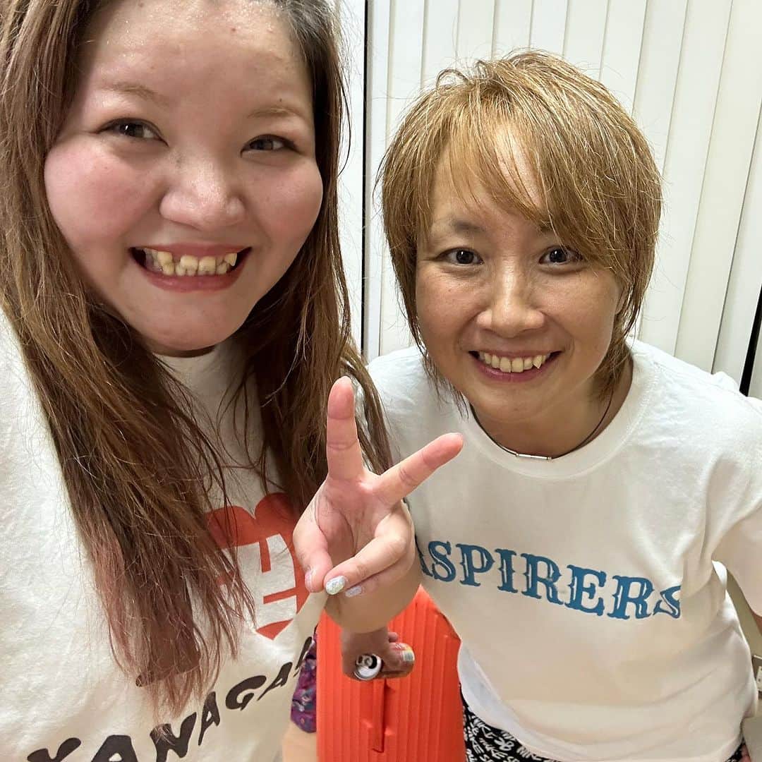 マリ卍のインスタグラム：「#山縣優凱旋興行 今年も参加させて頂きました。 私が大好きな優さん🥰❤️ 大先輩なのに、困った時とか 相談とか助けてくれて たくさんの後輩に慕われていて でも好き嫌いはっきりしているので、本当に裏表無く気持ちよく向き合って下さる優さん🩷  今年も素敵なホテルから そしてモタモタしてる私に飛行機の手配から お弁当まで！何から何まで素敵に北海道お迎えして頂きました。  お客様はみんな暖かく 会場作りのお手伝いの方々も みんなで素敵なものにしようもいう気持ちが伝わってきて  やっぱ、私大変だから 自主興行もうやりたくないって気持ちもでかいんだけど  自分のやってきたことがでるのがこういう場なのかな？って思って…  やらなきゃなって いつも背中押されます。 ほんとみんなのお姉さん。姐BOSS！ 私がもっとプロレスを大好きになれたきっかけを下さった1人です！向き合い方を変えてくれた先輩！ 今年も素敵すぎました。  本当にお疲れさまでした。 そして、ありがとうございました！  #岐阜県 #岐阜市 #柳ケ瀬 #柳ケ瀬プロレス #Ladius #joshipuroresu #prowrestler #followme #joshipuro #prowrestling #wrestling #wrestler #女子プロレス #プロレス #山縣優」