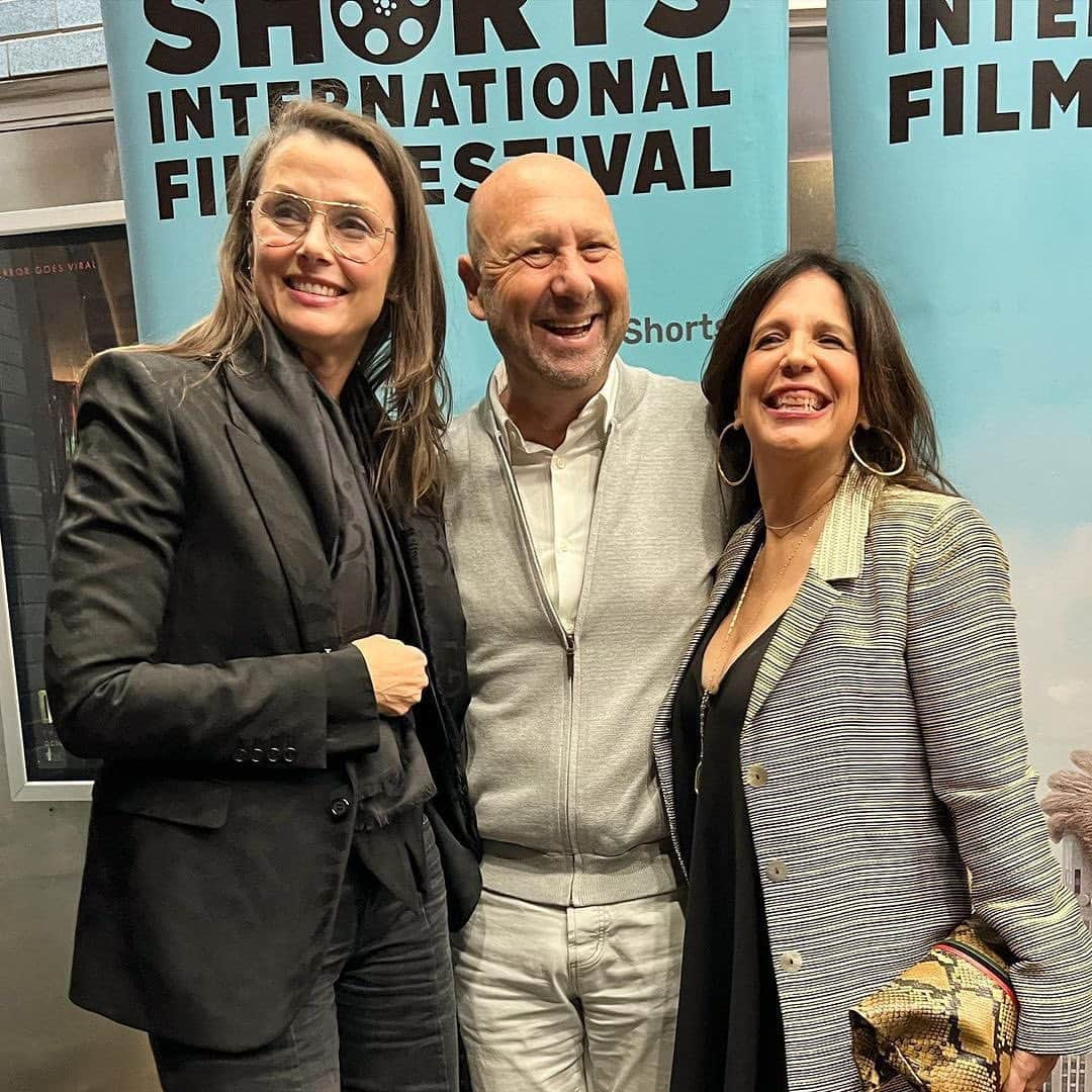 ブリジット・モイナハンのインスタグラム：「Follow our journey at @swipe.nyc! #repost @swipe.nyc • So much JOY @nyshorts celebrating @swipe.nyc kicking off opening night! @richardradutzky @bridgetmoynahan @suekramernyc #filmmakers #filmfestival #madeinnyc #nycpremiere #swipenyc」