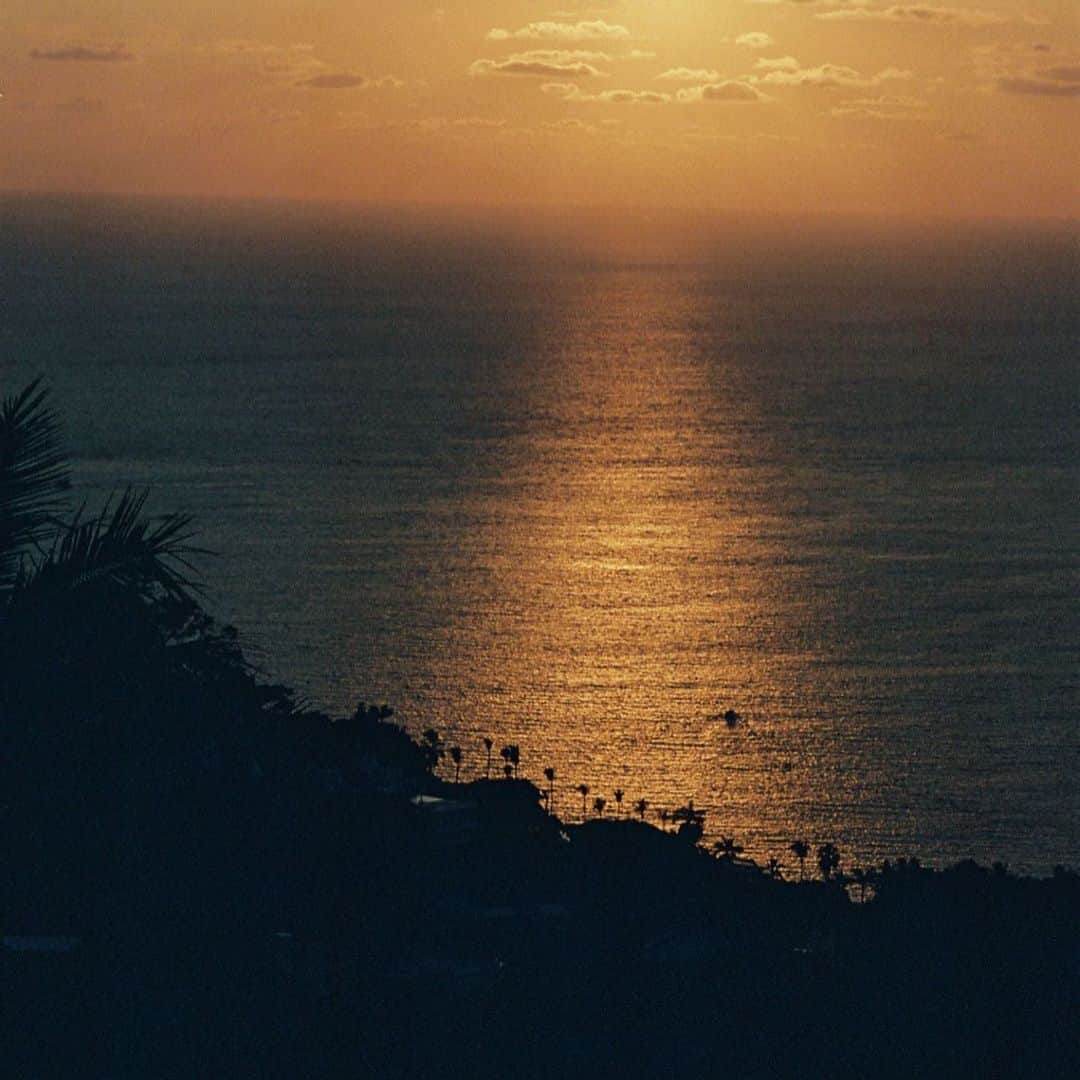 のインスタグラム：「sunrise or sunset :)?」