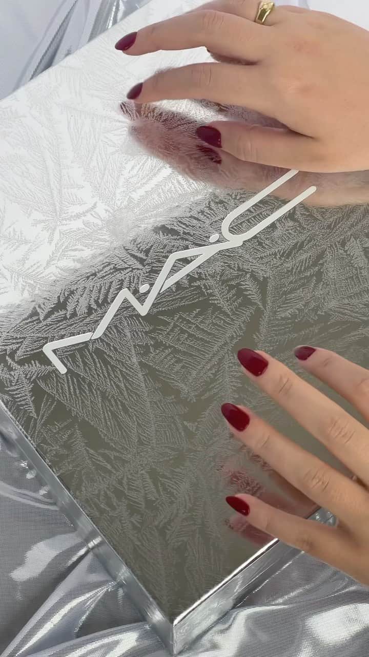 のインスタグラム：「Spoiler alert! ❄️ Unbox this year’s Frosted Frenzy Advent Calendar – packed with 24 mini and major best-selling products and all-new shades at a very merry value.    Priced at $325 and vauled at $697, this #MACHoliday-exclusive is ready to gift (or get!!!) in holiday-exclusive snowy-white and shiny chrome packaging.   Visit the 🔗in bio to shop online or check availability at your closest M·A·C store!」