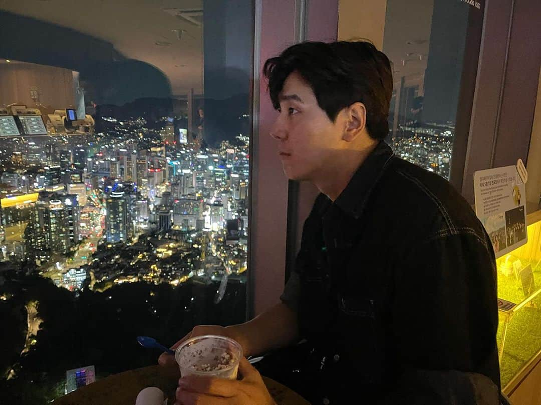 シンバのインスタグラム：「🌃」