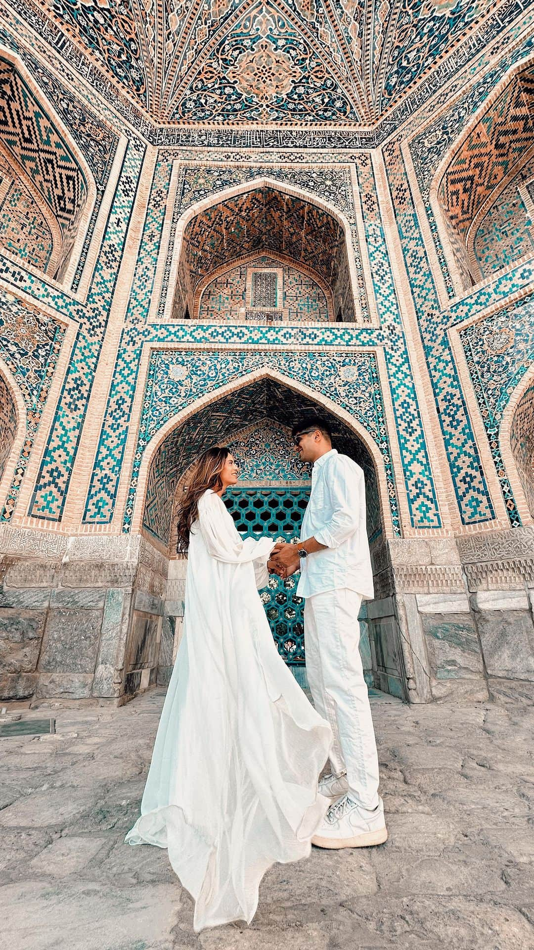 Aakriti Ranaのインスタグラム：「Tag someone you would go here with ❤️  Samarkand, Uzbekistan is insanely beautiful. Do you know that Uzbekistan is one of the cheapest countries you can visit from India? Do you want me to make a budget reel on this? Let me know ❤️  #aakritirana #aakritiandrohan #uzbekistan #samarkand #registan #travelblogger #indiantravelblogger #travelphotography #reelsinstagram」