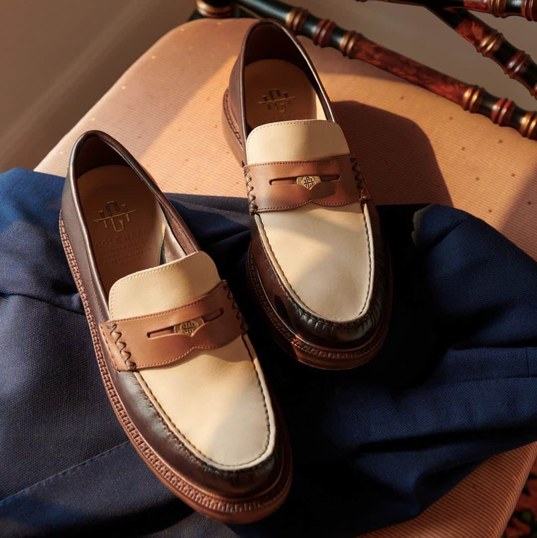 COLE HAAN JAPANのインスタグラム：「. 【秋の新作シューズ】 アイテムが気になったら「🍁」でぜひコメントしてください！  COLE HAANの定番とも言えるローファー。 アメリカのアイビーリーグを彷彿させる “つまみ縫い”により、クラシカルなムードが 引き立つクロスステッチは、トラッド感溢れる デザイン性と耐久面に優れているという利点を併せ持っています。  👞 アメリカンクラシックス ピンチ ペニーローファー mens ￥38,500-  23Fall Collectionは公式サイトで公開中！ @colehaanjapan  #ColeHaan #コールハーン #ローファー  #ペニーローファー #ピンチペニーローファー  #アメリカンクラシックス #定番ローファー  #クラシックシューズ #ヘリテージコレクション」