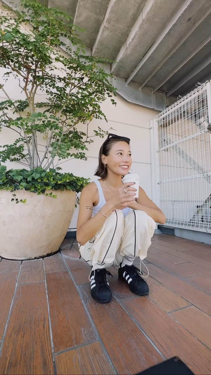 馬詰まほのインスタグラム：「Ⓜ︎ morning🕊️🍂 @searoomlynn_official  #coffeedaily #mondayoutfit #searoomlynn #♡」