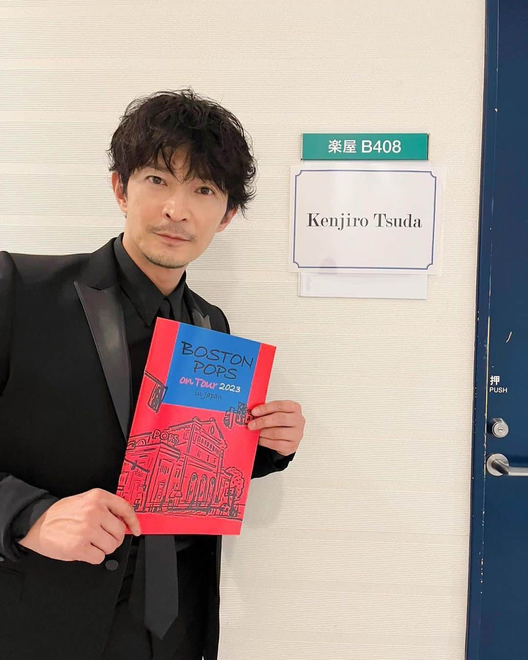 津田健次郎のインスタグラム：「先日の #ボストンポップス STAR WARS: The Story in Musicに出演させて頂いた時の写真。 アップするの忘れてた（笑）。  #津田健次郎 #ツダケン #kenjirotsuda」